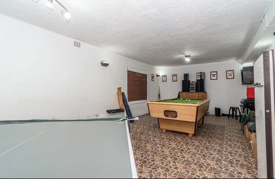 7 Bedroom Property for Sale in Kleinbaai Western Cape
